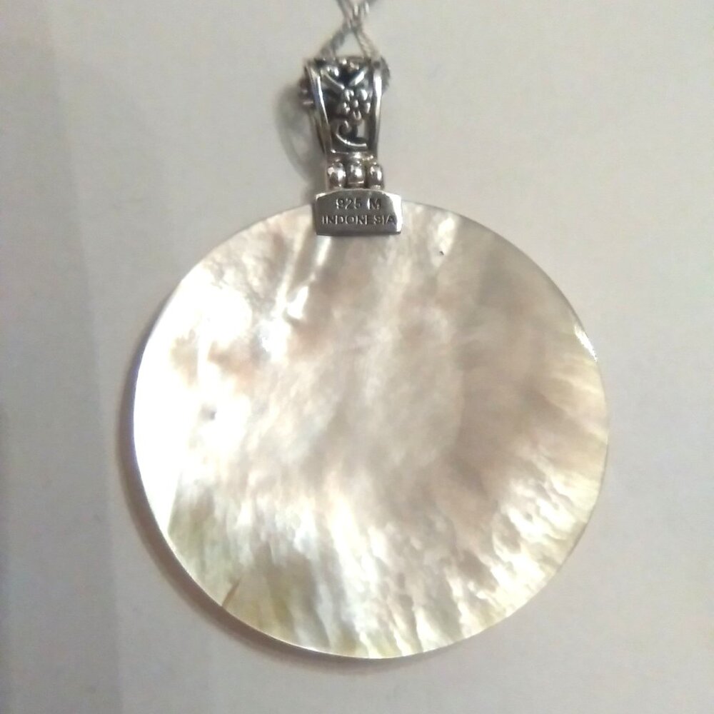 Golden Mother of Pearl Pendant - Picture 6 of 8